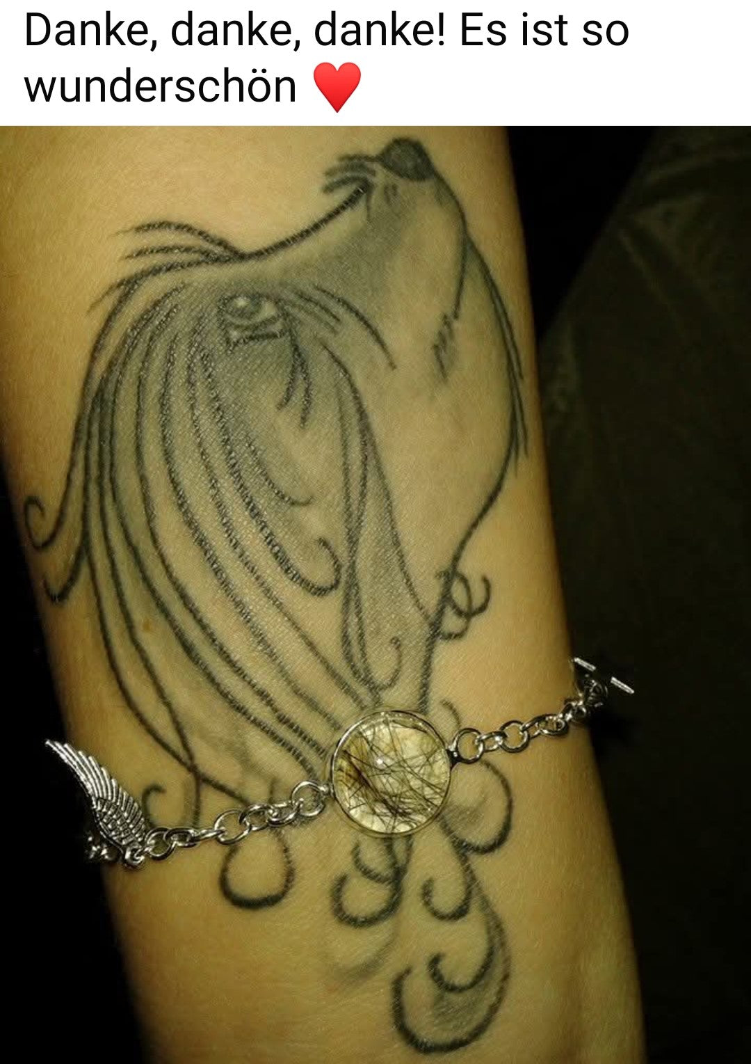 Armband mit eingearbeitetem Fell und Charms