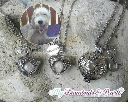 Herzensmaterial eines Hundes eingearbeitet in drei verschiedene Anhänger inkl. Charms und Gravur