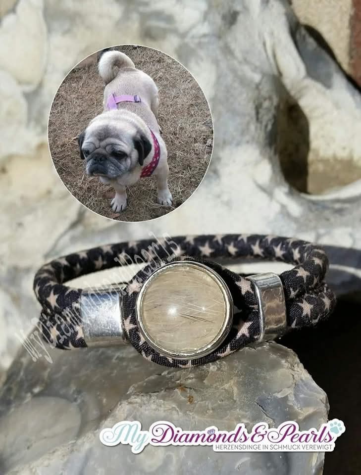 Herzensmaterial eingearbeitet in schlichte Fassung des Armbands mit Sternmuster