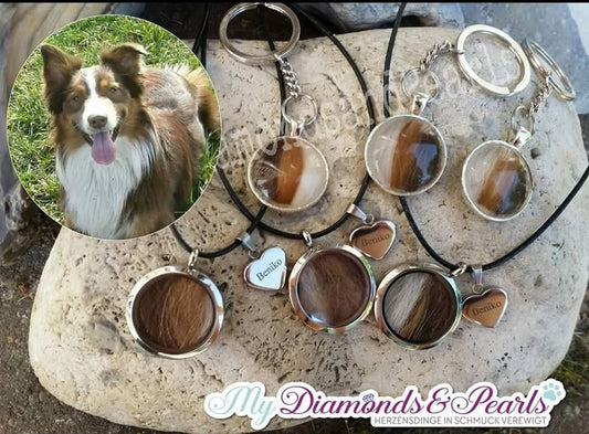 Herzensmaterial von Hund Beniko, eingearbeitet in Schlüsselanhänger und Edelstahl-Medaillons inkl. gravierten Herzen