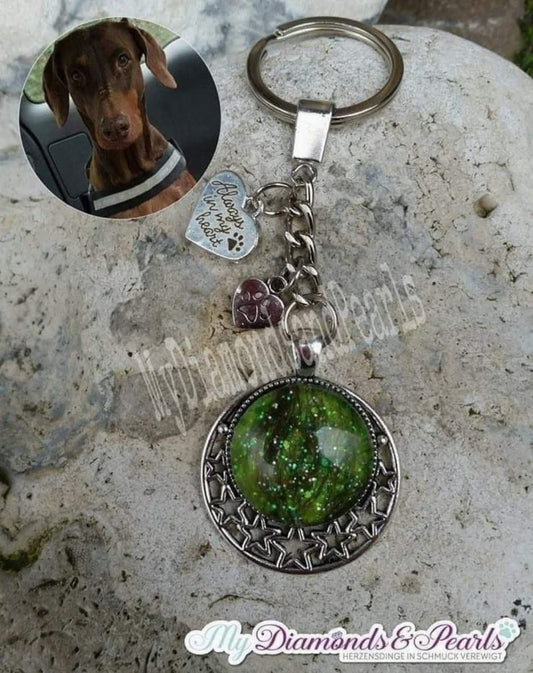 Hund Herzensmaterial eingearbeitet in Sterne-Schlüsselanhänger inkl. Charms