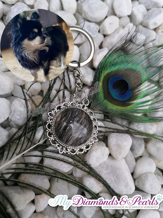 Hund Herzensmaterial eingearbeitet in Vintage Schlüsselanhänger-Fassung