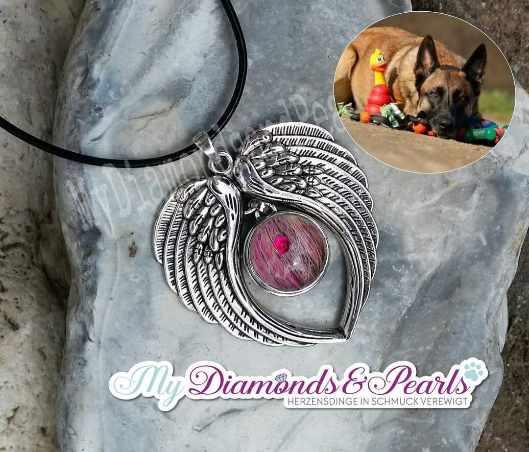 Hund Herzensmaterial und Glitzerstein, eingearbeitet in Flügel-Anhänger