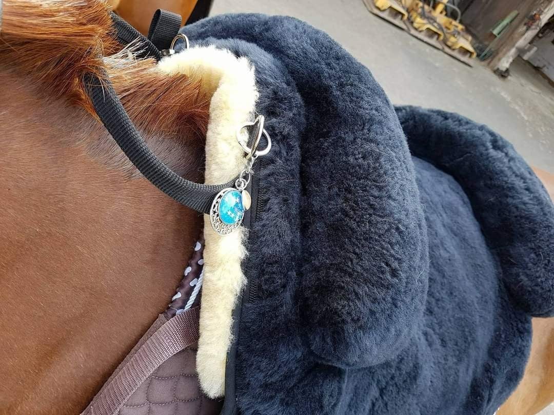 Glücksbringer-Schlüsselanhänger mit eingearbeiteter Mähne